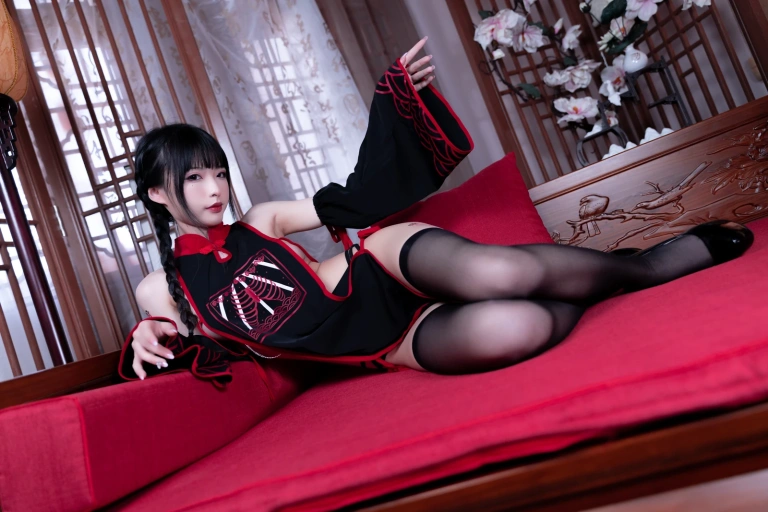 清水由乃《淫纹小僵尸》主题写真：36张全套美图