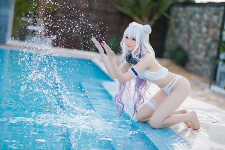 焖焖碳《恶毒泳衣》主题写真：37张全套美图