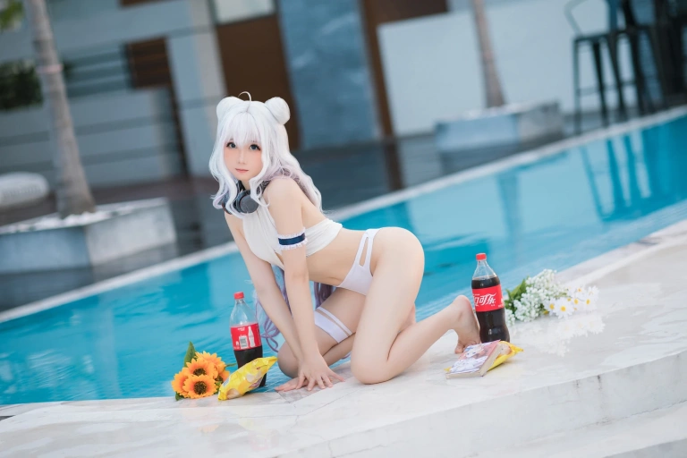 焖焖碳《恶毒泳衣》主题写真：37张全套美图