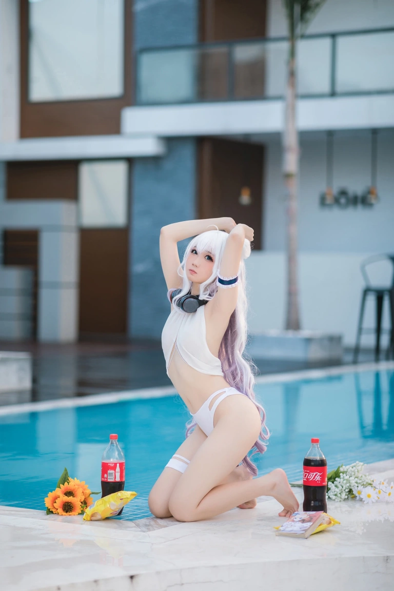 焖焖碳《恶毒泳衣》主题写真：37张全套美图