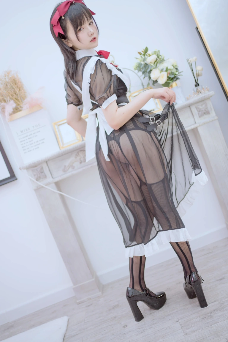 阿半今天很开心《透明女仆》主题写真：39张全套美图