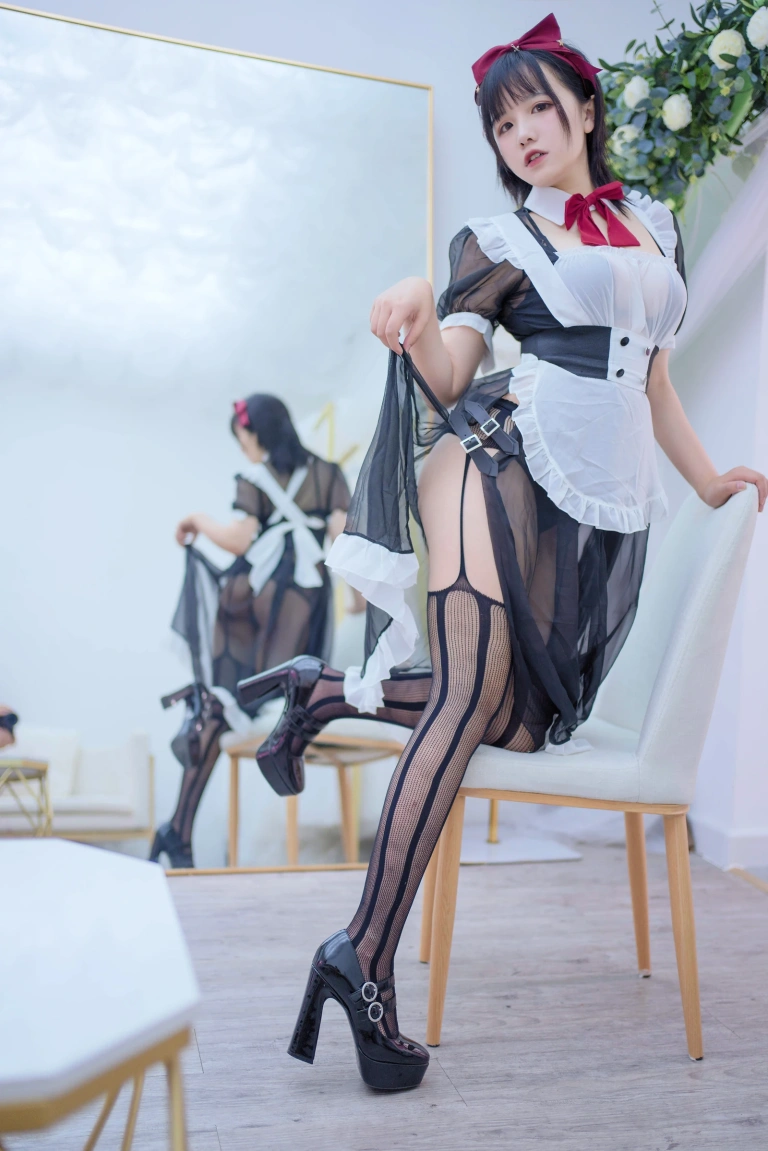 阿半今天很开心《透明女仆》主题写真：39张全套美图