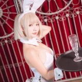 是一只熊仔《小兔时间》主题写真：40张全套美图