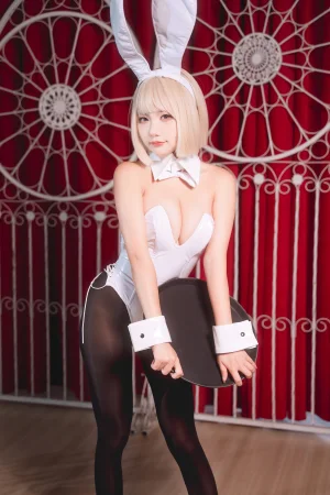 是一只熊仔《小兔时间》主题写真：40张全套美图