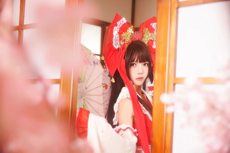 桜桃喵《灵梦 新年快乐》主题写真：45张全套美图