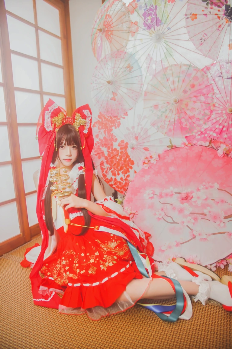 桜桃喵《灵梦 新年快乐》主题写真：45张全套美图