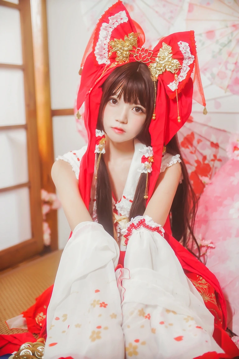 桜桃喵《灵梦 新年快乐》主题写真：45张全套美图