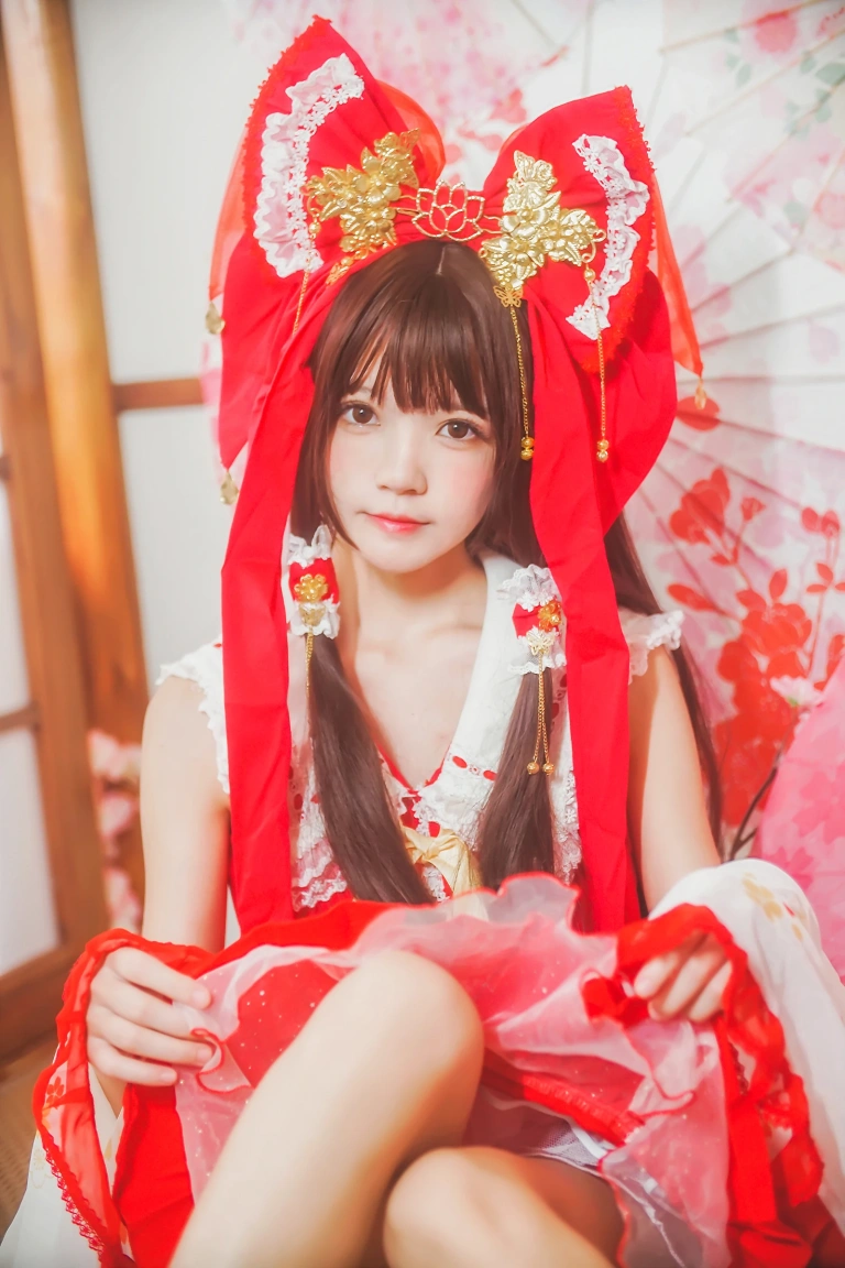 桜桃喵《灵梦 新年快乐》主题写真：45张全套美图