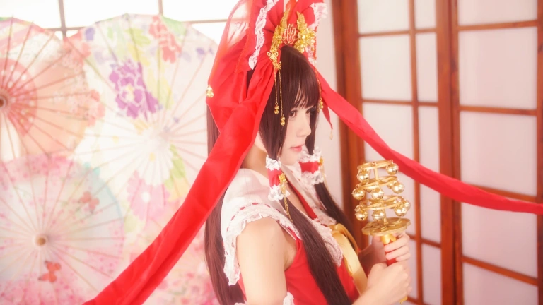桜桃喵《灵梦 新年快乐》主题写真：45张全套美图