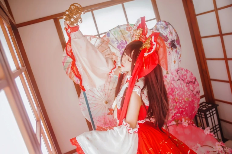 桜桃喵《灵梦 新年快乐》主题写真：45张全套美图