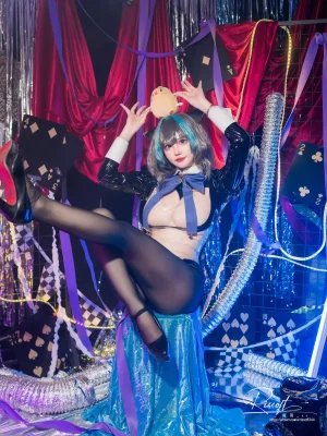 前羽《柴郡魔术师》主题写真：50张全套美图