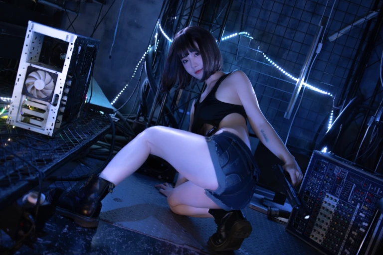桃良阿宅《危机》主题写真：50张全套美图