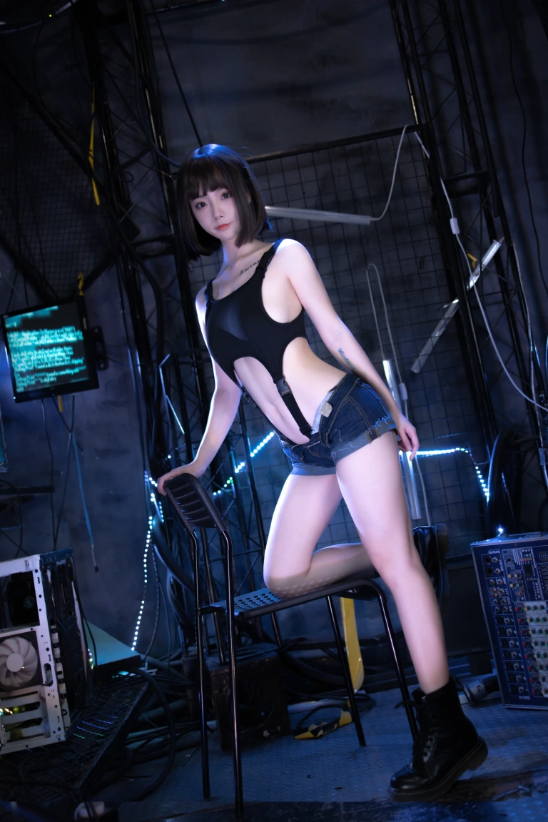 桃良阿宅《危机》主题写真：50张全套美图