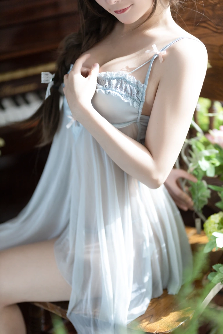 是三不是世《春色》主题写真：50张全套美图