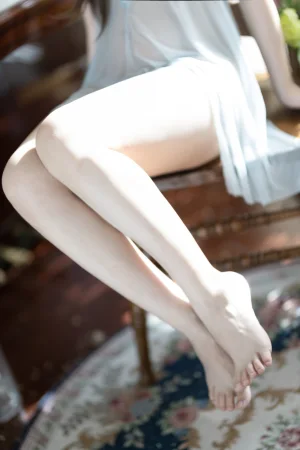 是三不是世《春色》主题写真：50张全套美图
