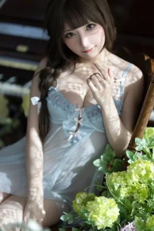 是三不是世《春色》主题写真：50张全套美图