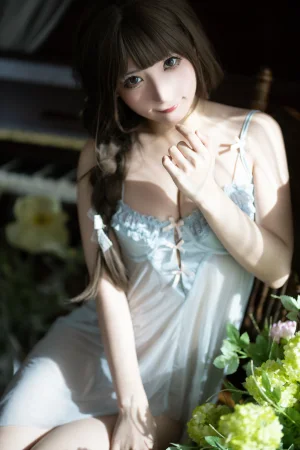 是三不是世《春色》主题写真：50张全套美图