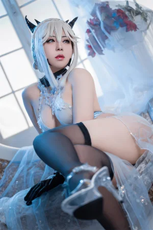 虎森森《黑枪呆 皇室糖霜》主题写真：65张全套美图