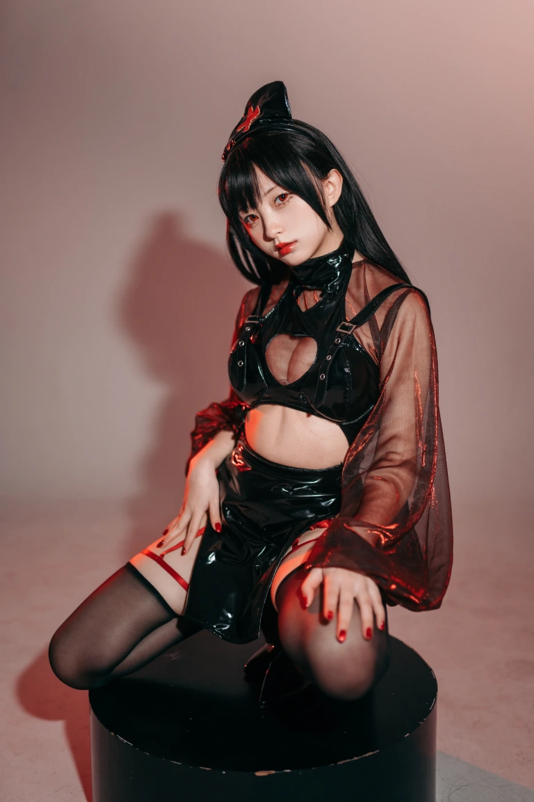 花铃《猩红护士》主题写真：77张全套美图