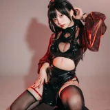 花铃《猩红护士》主题写真：77张全套美图