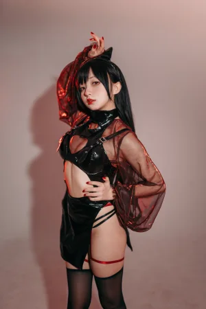 花铃《猩红护士》主题写真：77张全套美图