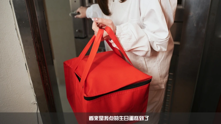小和甜酒《白天鹅外卖》主题写真：93张全套美图