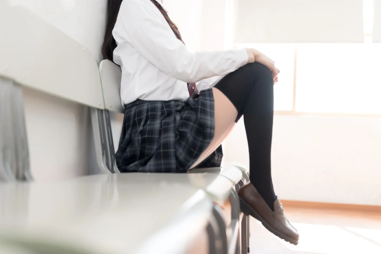 木棉棉《JK黑丝》主题写真：47张全套美图