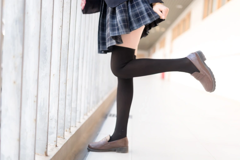 木棉棉《JK黑丝》主题写真：47张全套美图