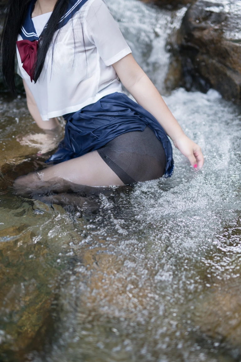 白烨《湿身JK水下版》主题写真：98张全套美图，含2个视频