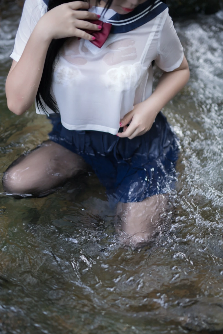 白烨《湿身JK水下版》主题写真：98张全套美图，含2个视频