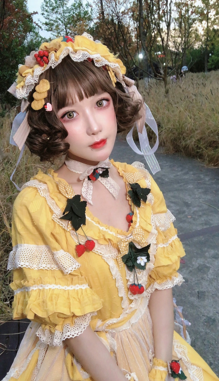 阿包也是兔娘《Lolita黄裙》主题写真：12张全套美图