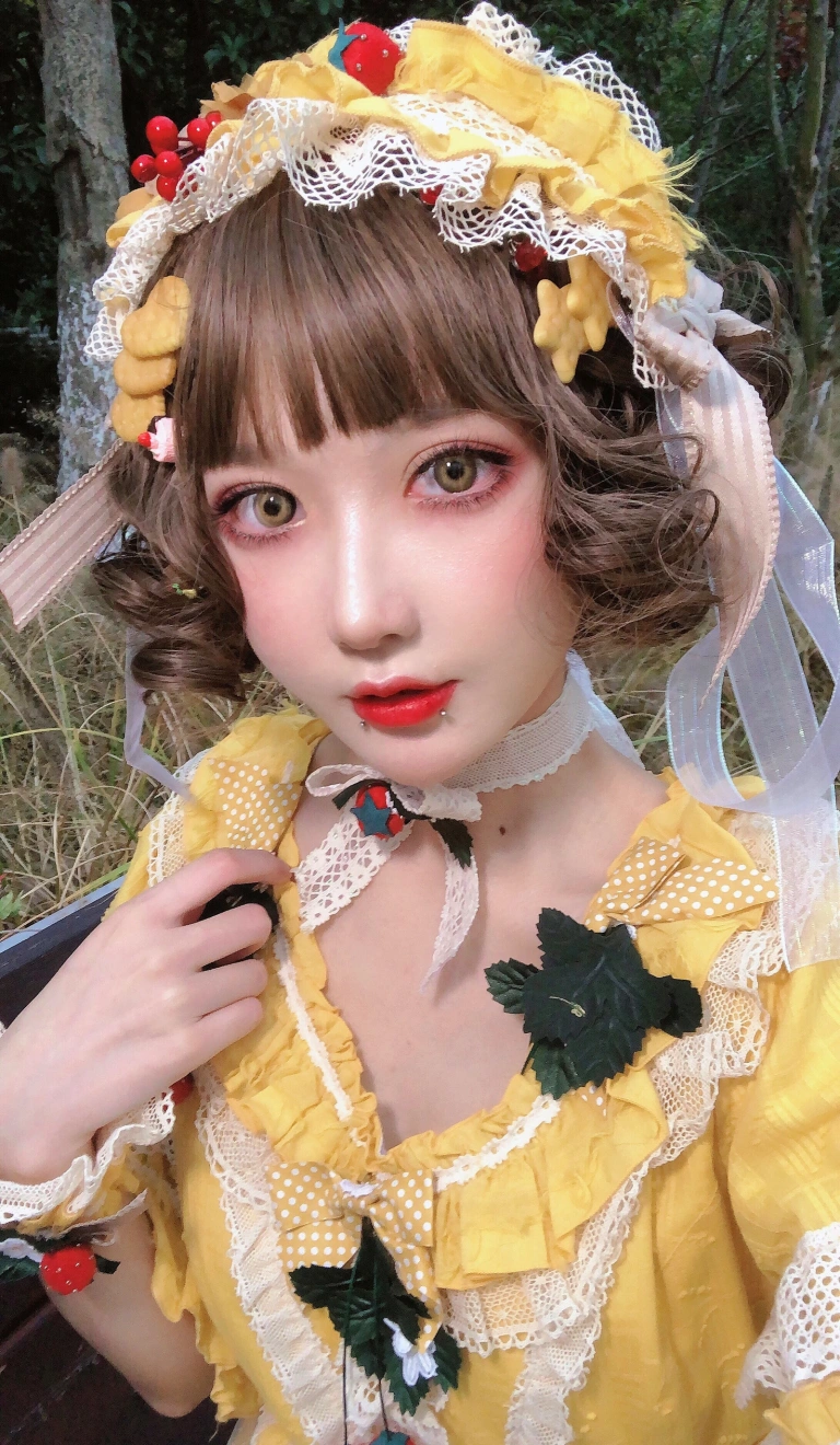 阿包也是兔娘《Lolita黄裙》主题写真：12张全套美图