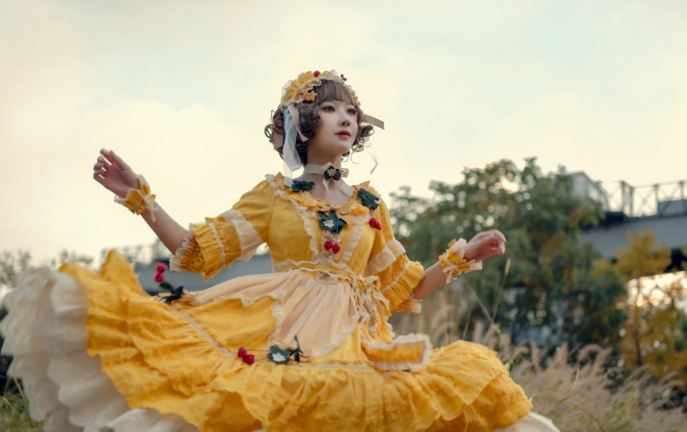阿包也是兔娘《Lolita黄裙》主题写真：12张全套美图