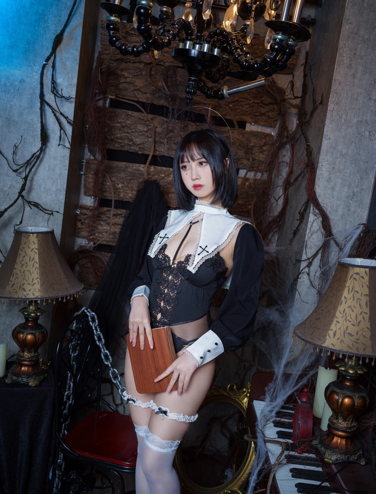 念雪《修女》主题写真：38张全套美图