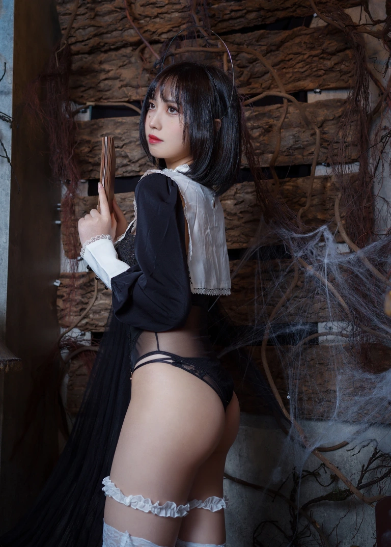 念雪《修女》主题写真：38张全套美图