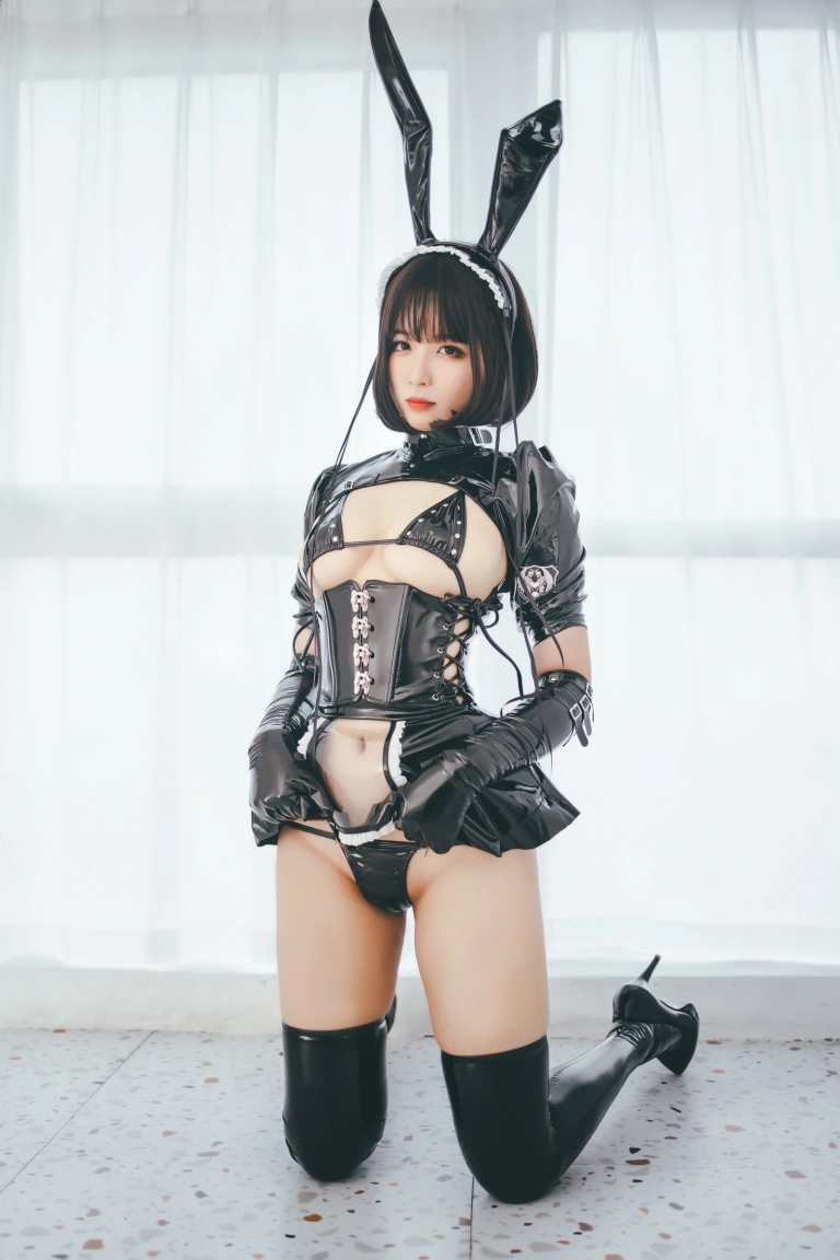轩萧学姐《NO.01 – 兔女郎女仆》主题写真：52张全套美图，含1个视频