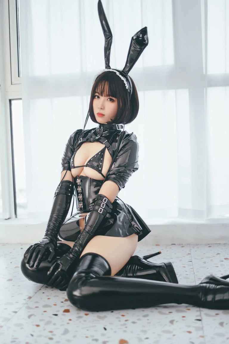 轩萧学姐《NO.01 – 兔女郎女仆》主题写真：52张全套美图，含1个视频
