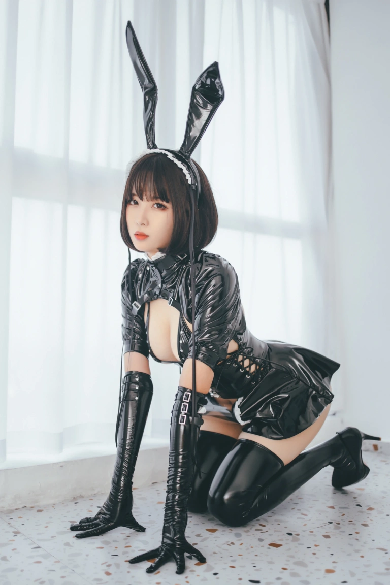 轩萧学姐《NO.01 – 兔女郎女仆》主题写真：52张全套美图，含1个视频