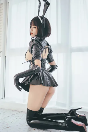 轩萧学姐《NO.01 – 兔女郎女仆》主题写真：52张全套美图，含1个视频