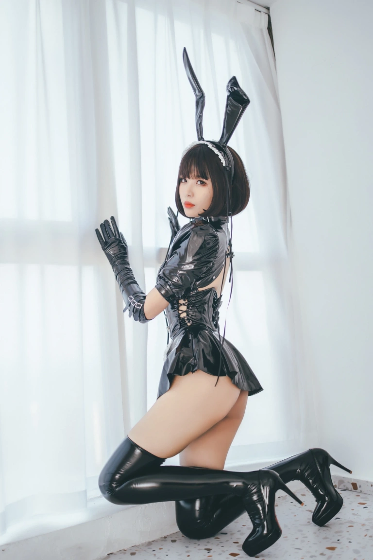 轩萧学姐《NO.01 – 兔女郎女仆》主题写真：52张全套美图，含1个视频