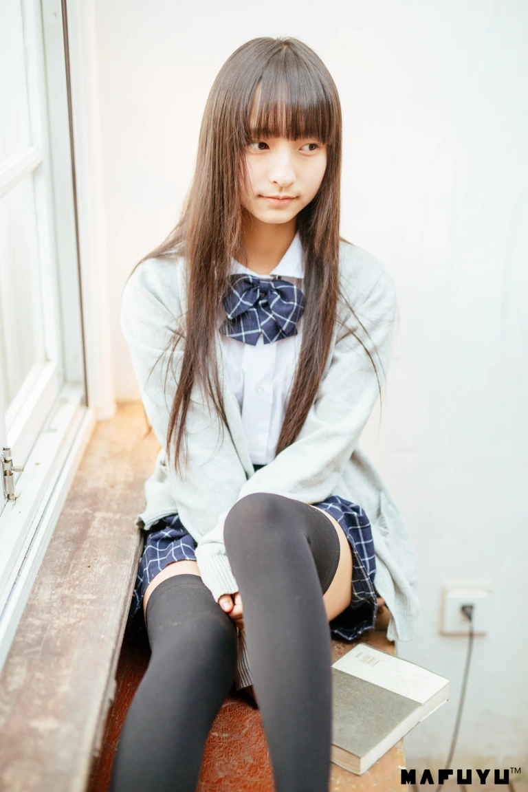 神楽坂真冬《JK系列》主题写真：126张全套美图