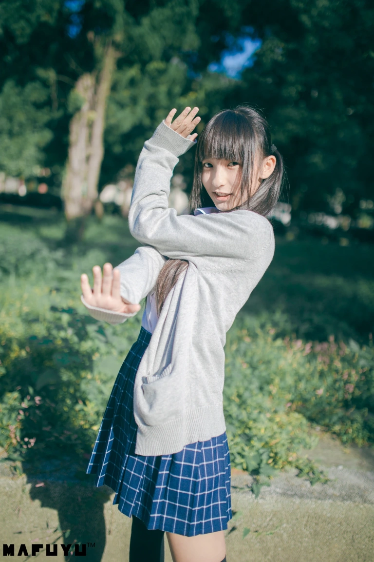 神楽坂真冬《JK系列》主题写真：126张全套美图