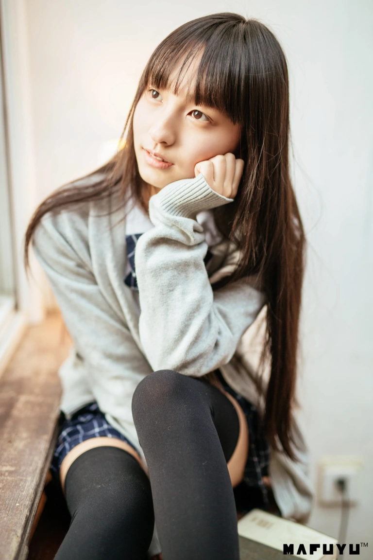 神楽坂真冬《JK系列》主题写真：126张全套美图