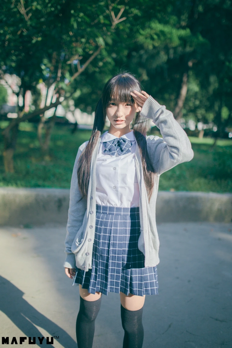 神楽坂真冬《JK系列》主题写真：126张全套美图