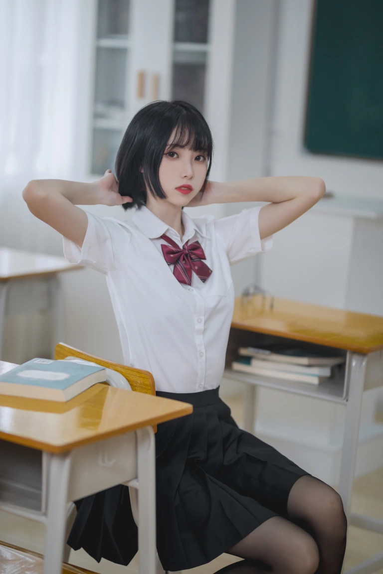 许岚《教室jk黑丝》主题写真：40张全套美图