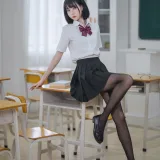 许岚《教室jk黑丝》主题写真：40张全套美图