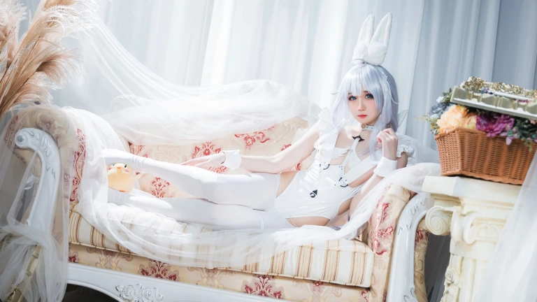 焖焖碳《恶毒兔头》主题写真：15张全套美图