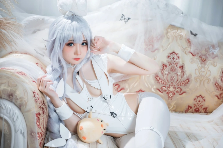 焖焖碳《恶毒兔头》主题写真：15张全套美图