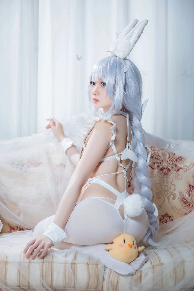 焖焖碳《恶毒兔头》主题写真：15张全套美图