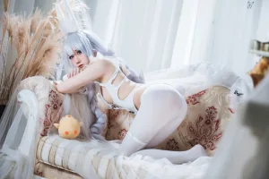 焖焖碳《恶毒兔头》主题写真：15张全套美图